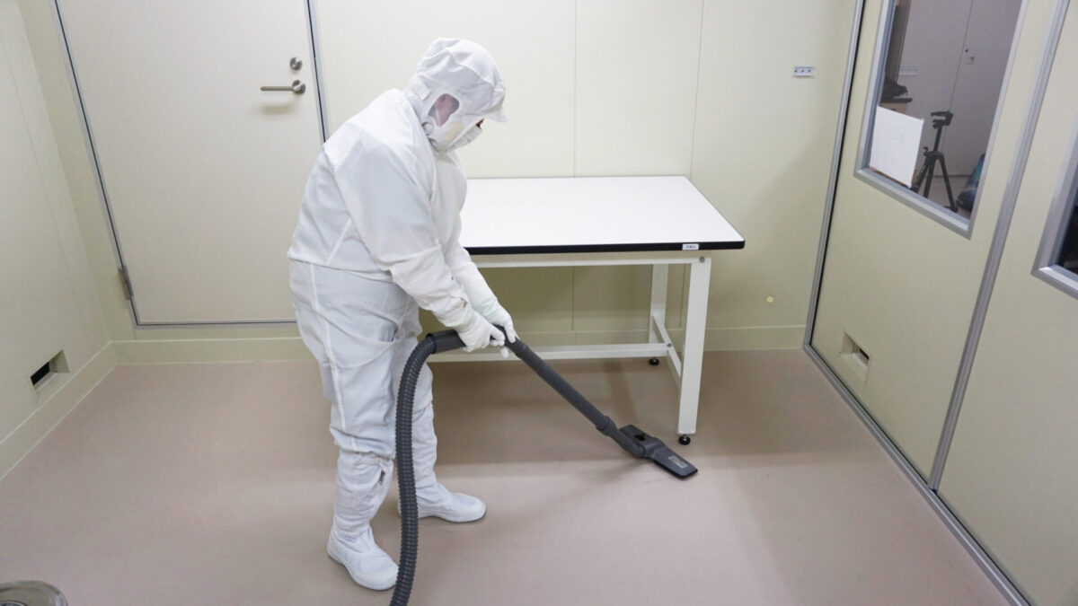 cleaning cleanroom