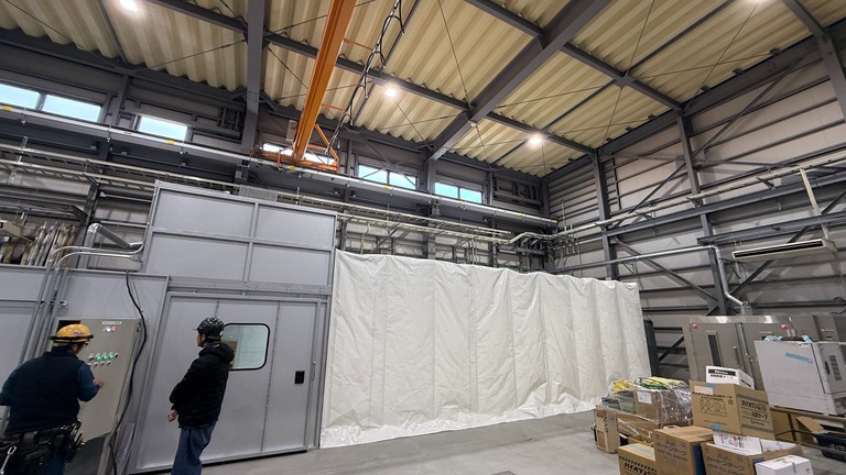 塗装作業の溶剤臭・異物問題を解決！ 蛇腹型塗装室導入事例